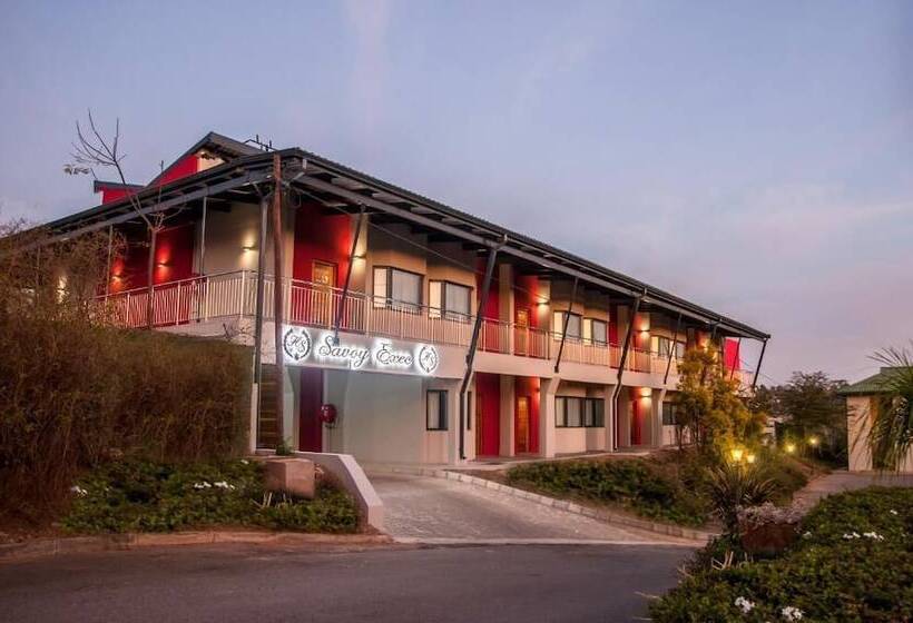 בית מלון כפרי Savoy And Conference Centre