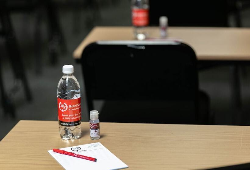 בית מלון כפרי Savoy And Conference Centre