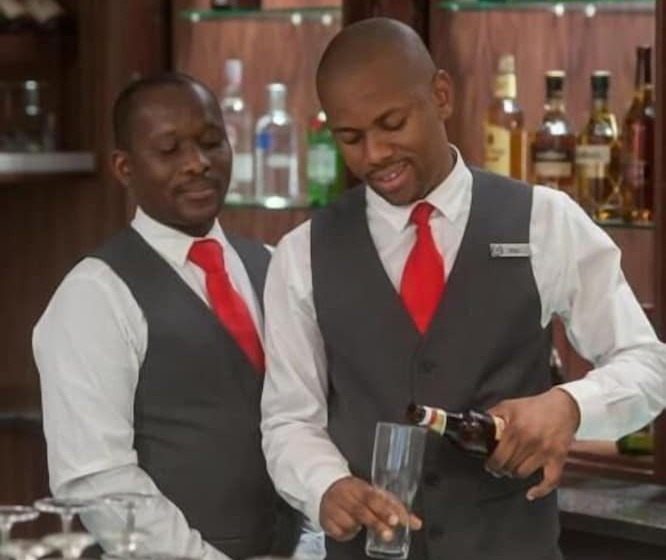 בית מלון כפרי Savoy And Conference Centre