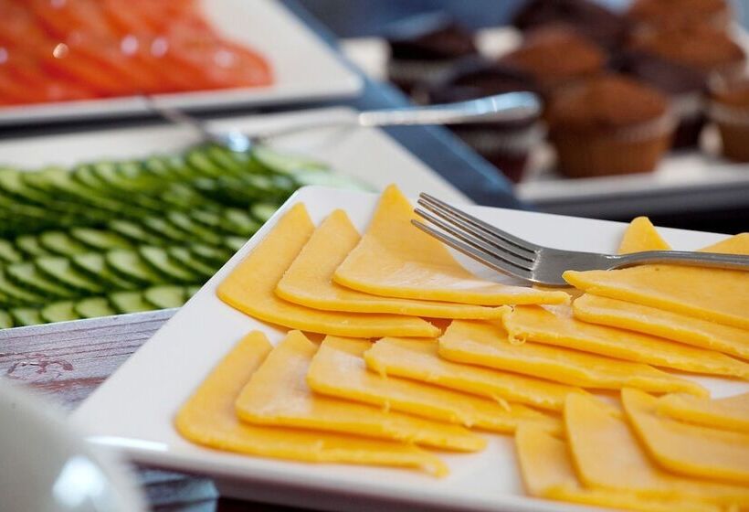 בית מלון כפרי Savoy And Conference Centre