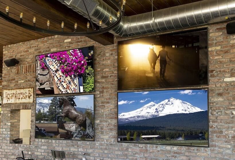 فندق Ski Inn Taphouse