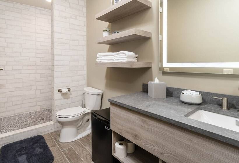 فندق Ski Inn Taphouse