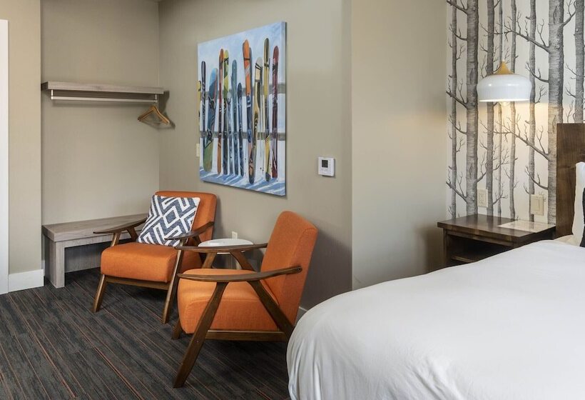 فندق Ski Inn Taphouse