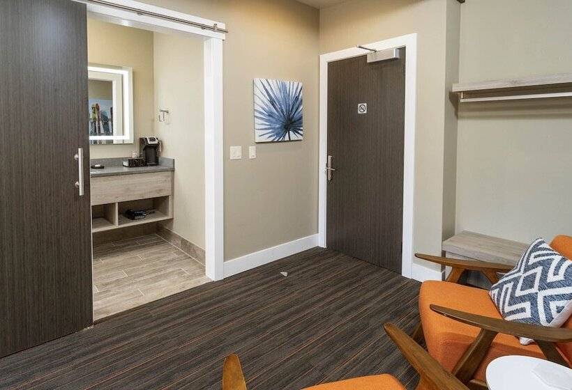 فندق Ski Inn Taphouse