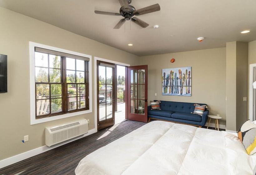 فندق Ski Inn Taphouse