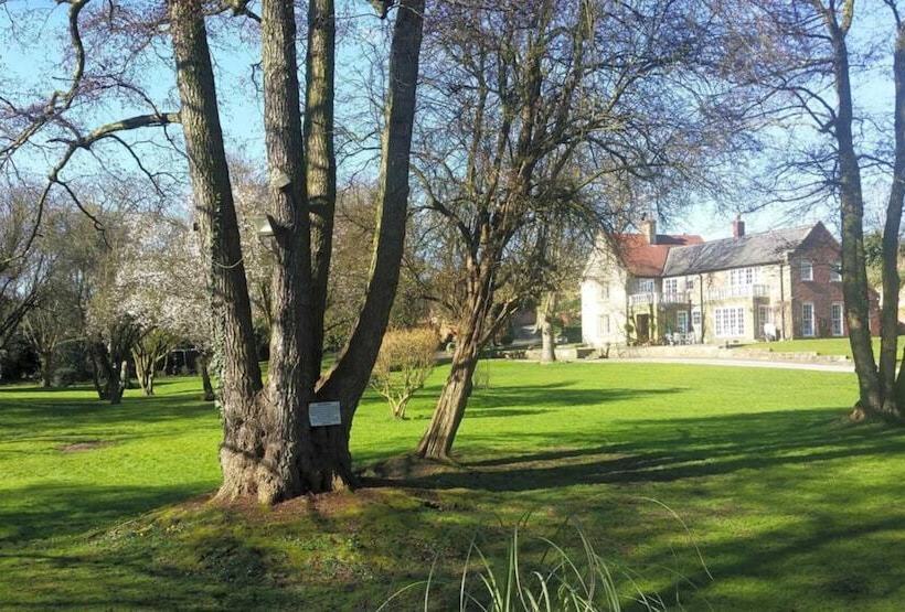 Beautiful 1 Bed Log Cabin In Retford Close To A1