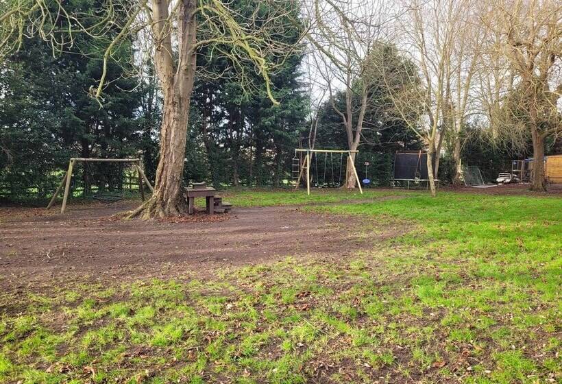 Beautiful 1 Bed Log Cabin In Retford Close To A1