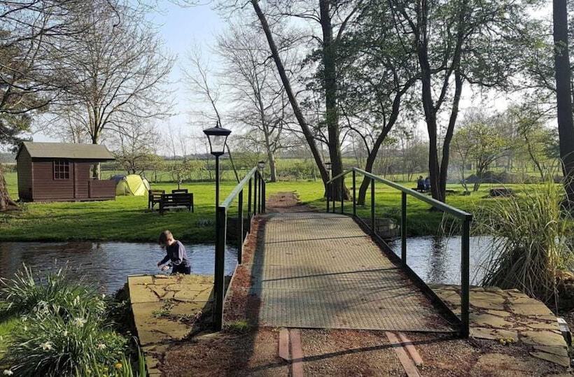 Beautiful 1 Bed Log Cabin In Retford Close To A1
