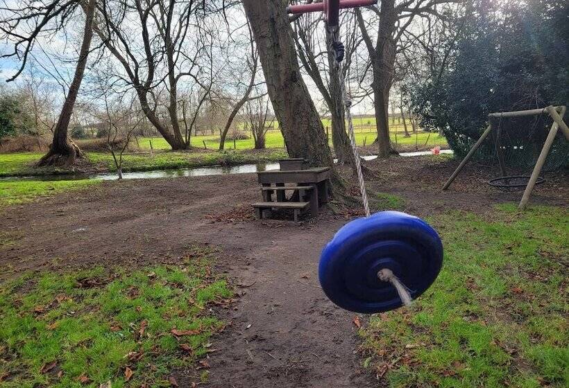 Beautiful 1 Bed Log Cabin In Retford Close To A1