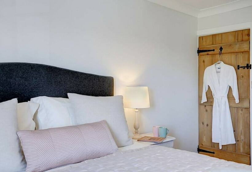 Luxury 1 Bed Cottage With Hot Tub And Log Burner