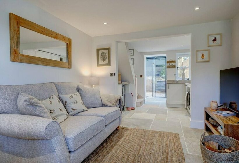 Luxury 1 Bed Cottage With Hot Tub And Log Burner