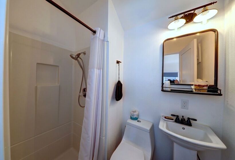 فندق على الطريق The Seaview Cottages