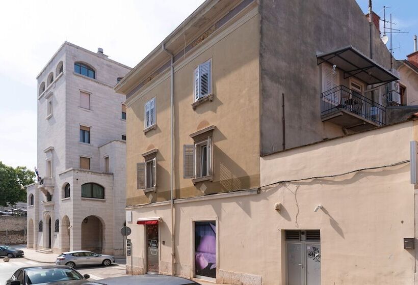 펜션 Polesana Rooms