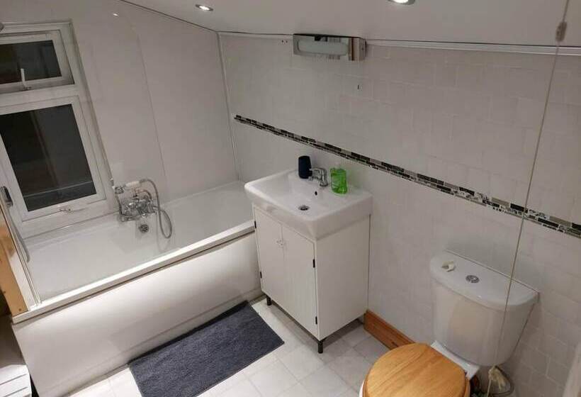 住所  Beautiful 3 Bed House In Chatham