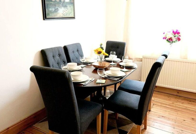 レジデンス Beautiful 3 Bed House In Chatham
