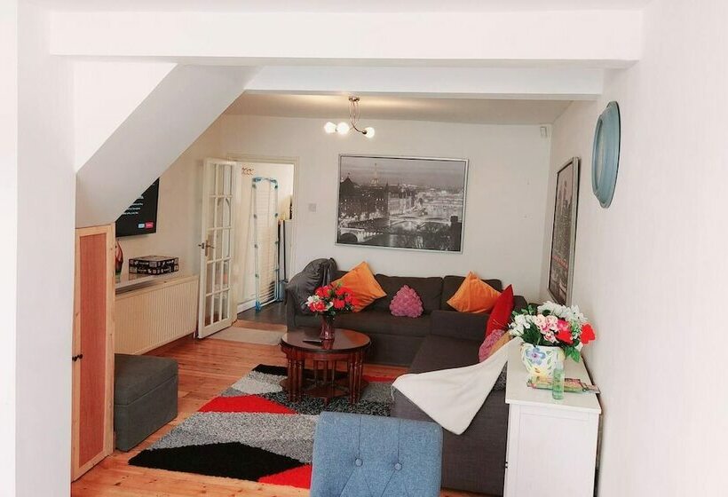 住所  Beautiful 3 Bed House In Chatham