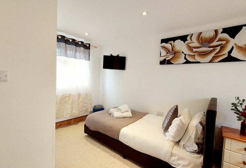 住所  Beautiful 3 Bed House In Chatham