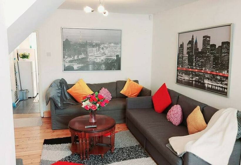 住所  Beautiful 3 Bed House In Chatham