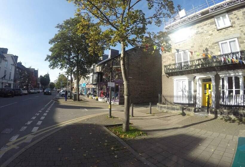 住所  Beautiful And Spacious House In North Wales, Uk
