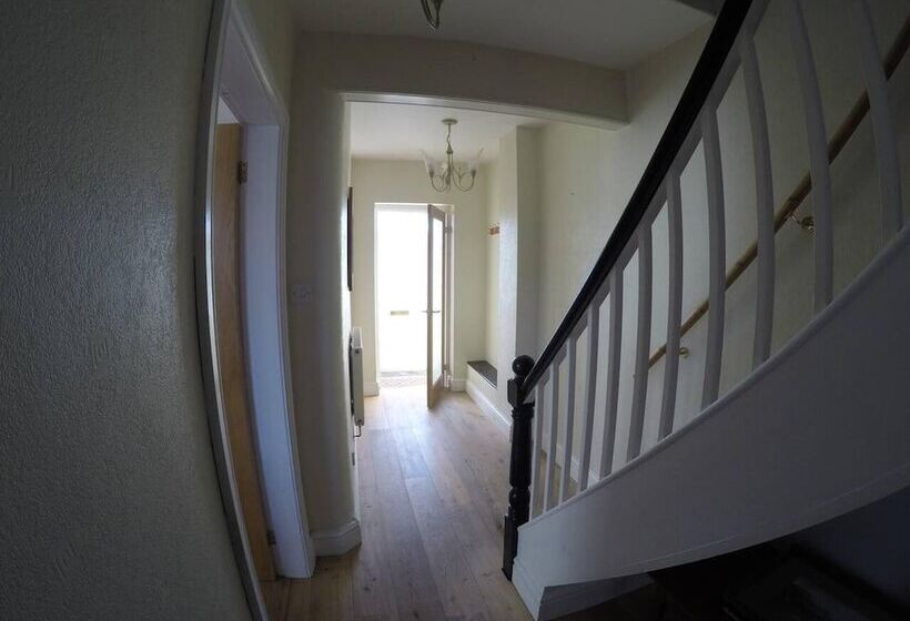 住所  Beautiful And Spacious House In North Wales, Uk