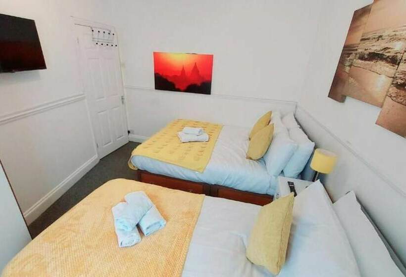 レジデンス Gilling Villa Remarkable 4 Bed House In Gillingham