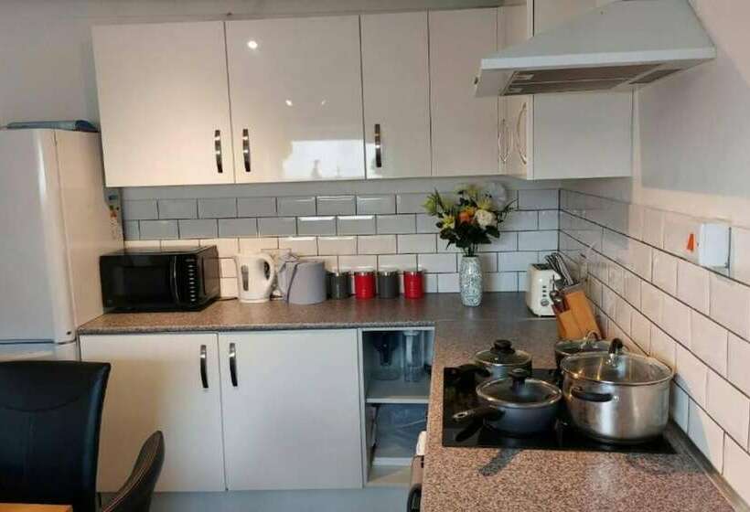 レジデンス Gilling Villa Remarkable 4 Bed House In Gillingham