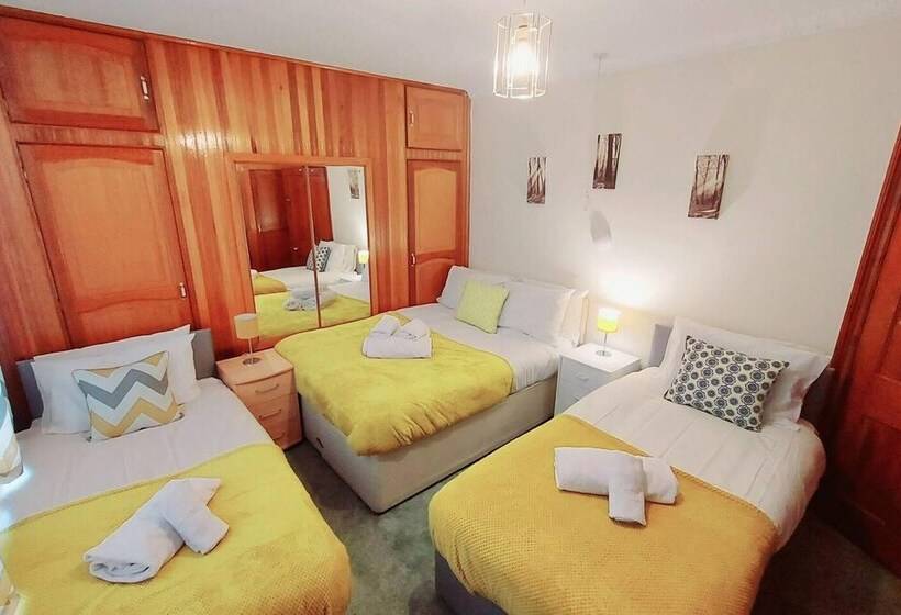 إقامة Garfield Villa Beautiful 4 Bed House In Gillingham