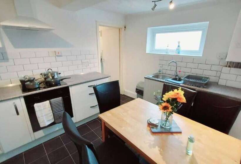 レジデンス Gilling Villa Remarkable 4 Bed House In Gillingham