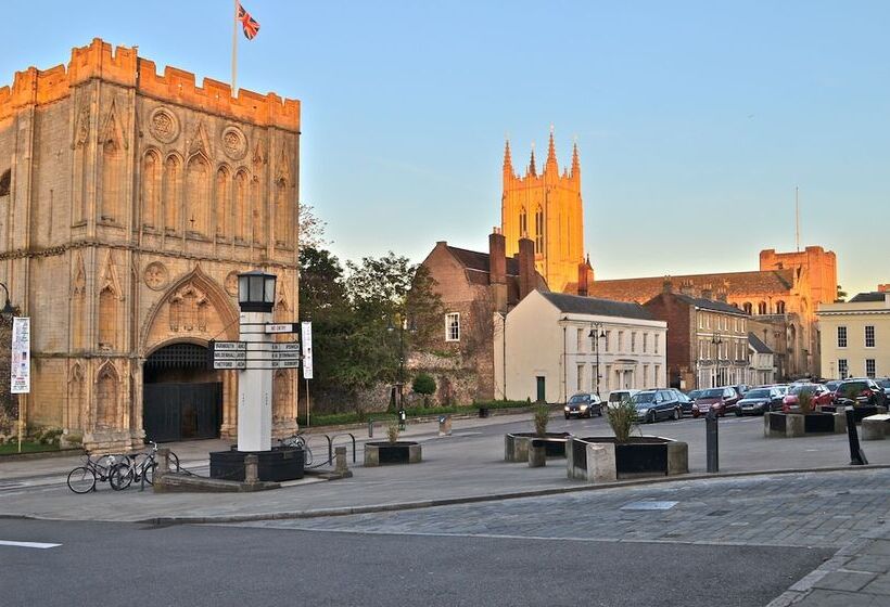 דירת נופש Luxurious Victorian Villa With Parking, Sleeps Six