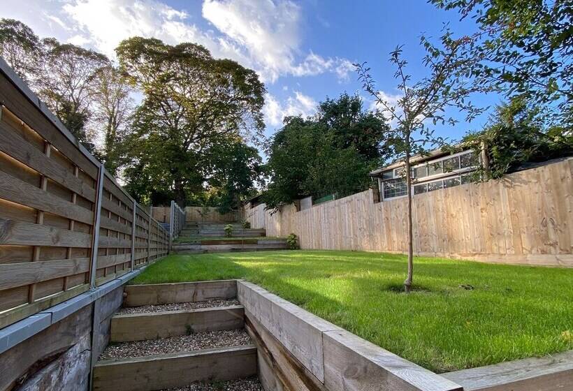 דירת נופש Luxurious Victorian Villa With Parking, Sleeps Six