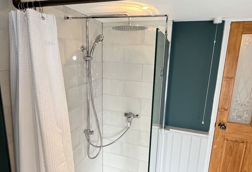 דירת נופש Luxurious Victorian Villa With Parking, Sleeps Six