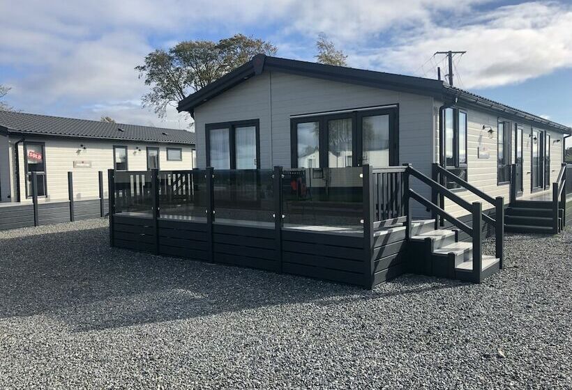 Rivendale 8 & Hot Tub 2 Bed