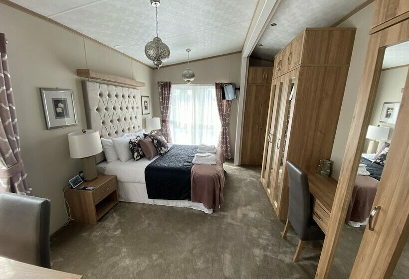 Rivendale 8 & Hot Tub 2 Bed