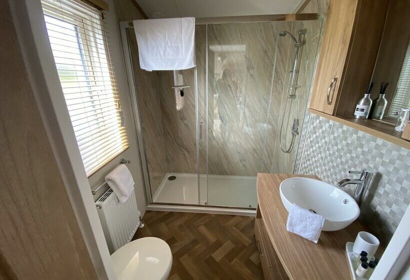 Rivendale 8 & Hot Tub 2 Bed