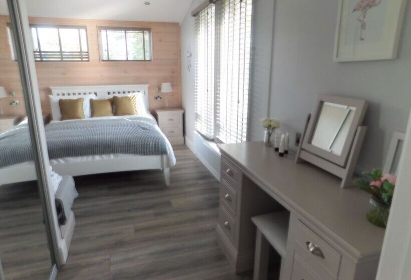 Spacious 2 Bed Lodge In Bury Saint Edmunds