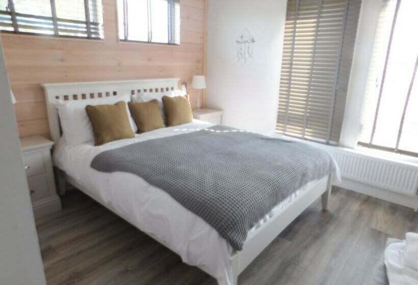 Spacious 2 Bed Lodge In Bury Saint Edmunds