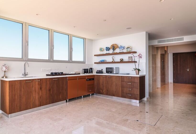 The Tower At St Raphael Resort