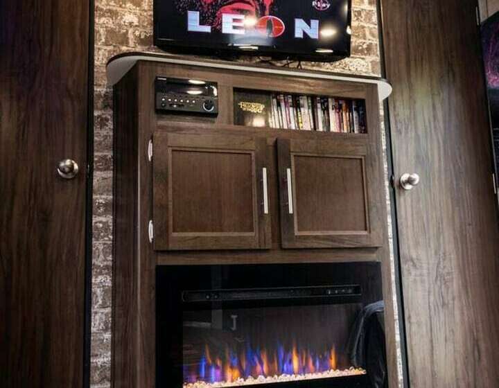 American Luxury Caravan Secure Parking Llandeilo