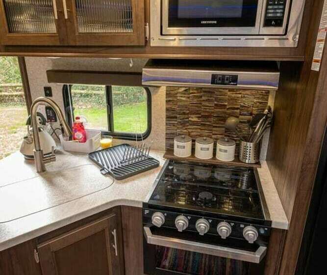 American Luxury Caravan Secure Parking Llandeilo