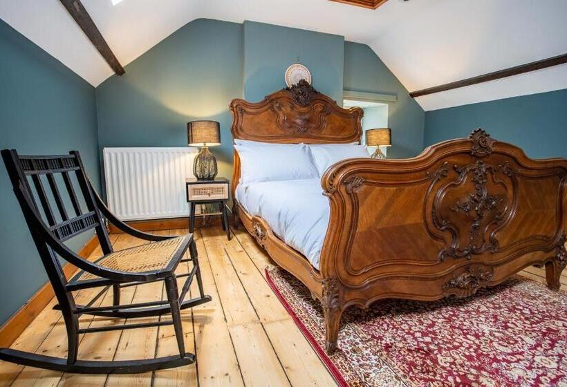 تختخواب و صبحانه The Bottles Lodge