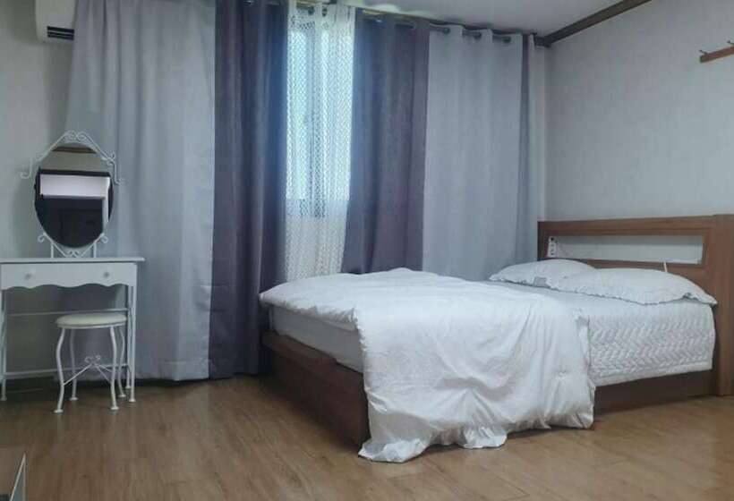 Daecheon Sinhwa Pension