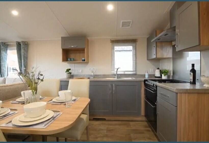 Exotic 3 Bed Caravan At Newquay Holiday Park