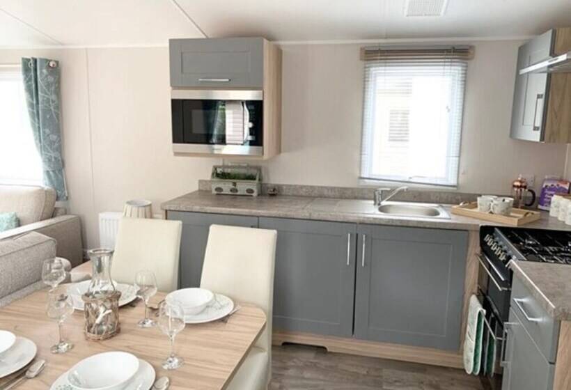 Exotic 3 Bed Caravan At Newquay Holiday Park
