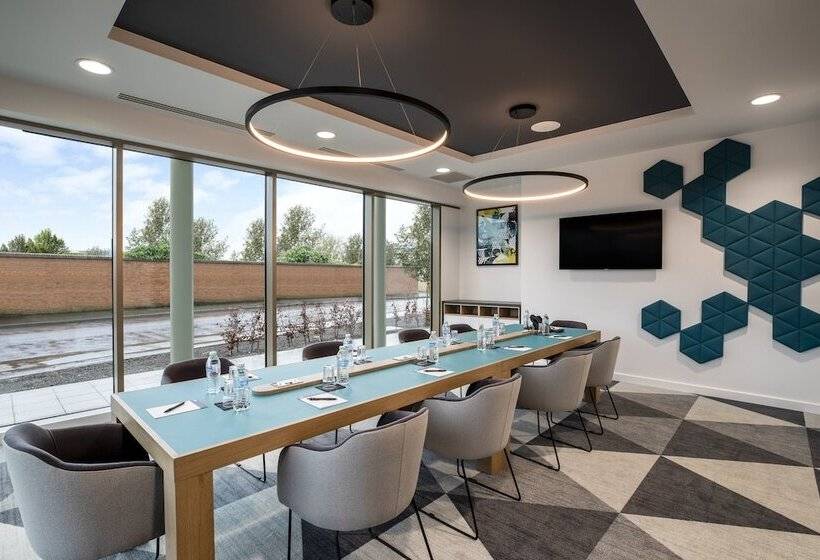 בית מלון כפרי Holiday Inn Express Cambridge West   Cambourne, An Ihg