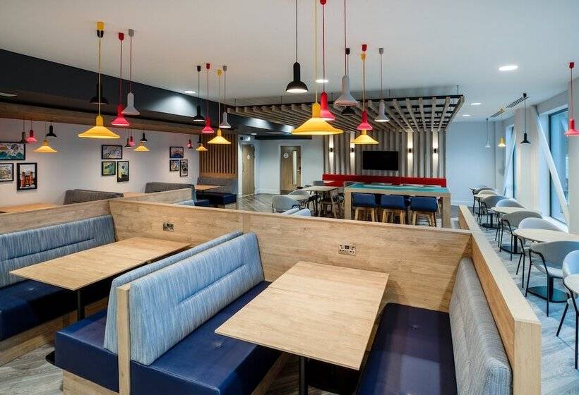 בית מלון כפרי Holiday Inn Express Cambridge West   Cambourne, An Ihg