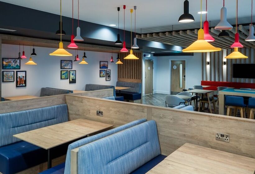 בית מלון כפרי Holiday Inn Express Cambridge West   Cambourne, An Ihg