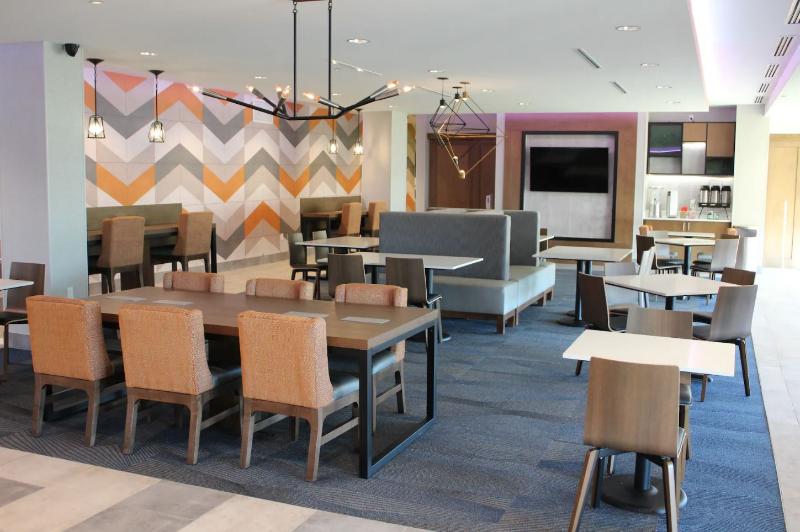 בית מלון כפרי La Quinta Inn & Suites By Wyndham Bardstown