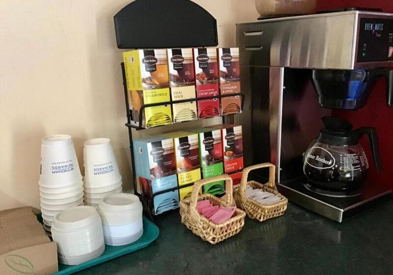 בית מלון כפרי La Quinta Inn & Suites By Wyndham Bardstown