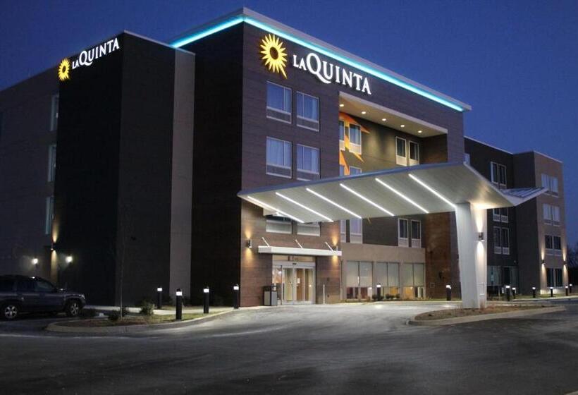בית מלון כפרי La Quinta Inn & Suites By Wyndham Bardstown
