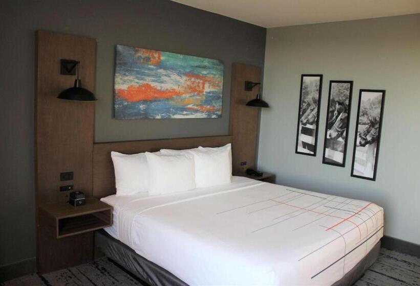בית מלון כפרי La Quinta Inn & Suites By Wyndham Bardstown
